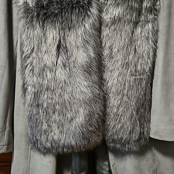 HALSTON Microfiber Zipper Coat with Matching Faux Fur Scarf Wrap - Picture 9 of 15
